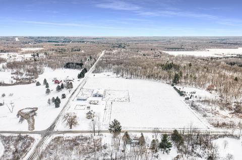 2450 W 80th St, Newaygo, MI 49337 photo 4