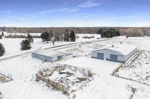 2450 W 80th St, Newaygo, MI 49337 photo 6