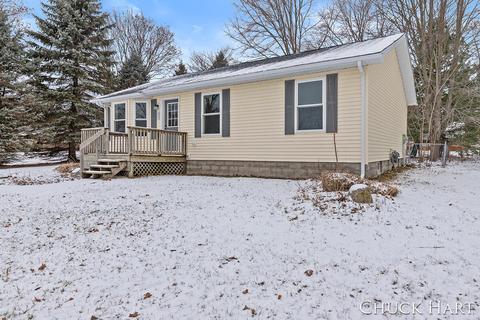 602 Crooks St, Belding, MI 48809 photo 2