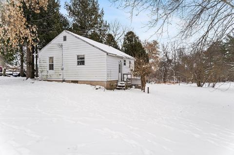 208 E Cherry St, Leroy, MI 49655 photo 4
