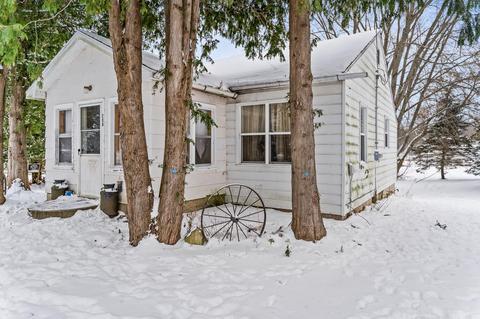 208 E Cherry St, Leroy, MI 49655 photo 3