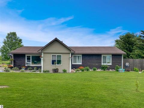 9185 S Old State Ave, Farwell, MI 48622 photo 1