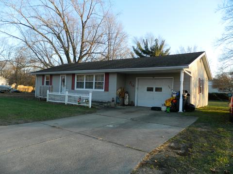 716 Swartz St, Three Rivers, MI 49093 photo 2
