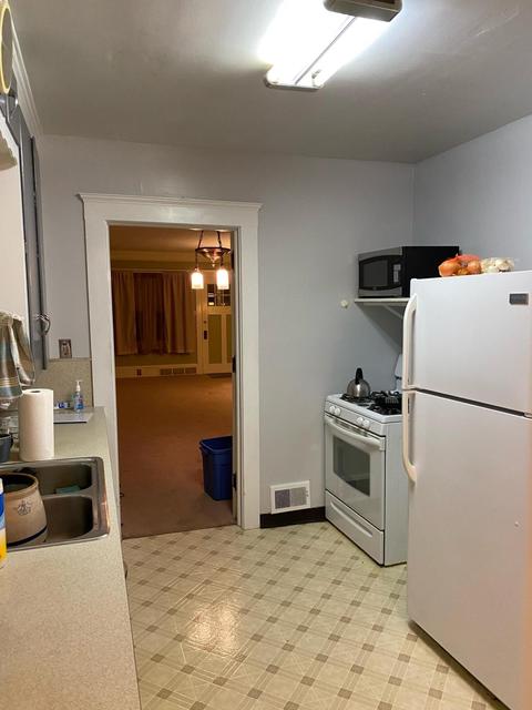 727 Loomis St, Jackson, MI 49202 photo 6
