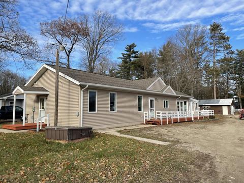 11621 Maple St, Big Rapids, MI 49307 photo 2