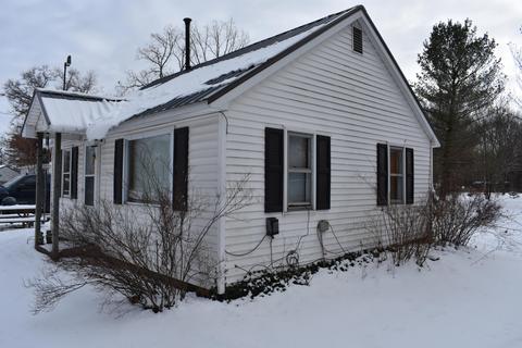 1554 E Pine Hill Ave, White Cloud, MI 49349 photo 2