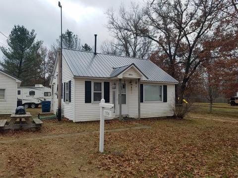 1554 E Pine Hill Ave, White Cloud, MI 49349 photo 1
