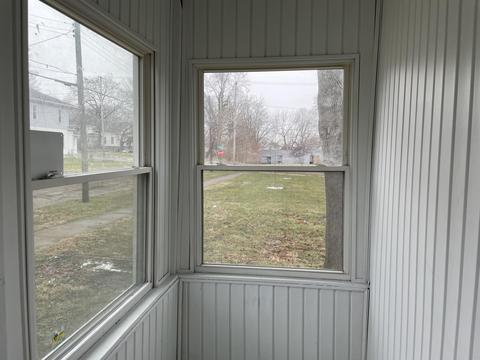 708 Irving St, Jackson, MI 49202 photo 3