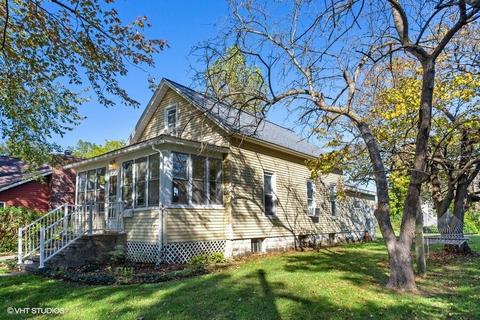 203 E Sycamore St, Three Oaks, MI 49128 photo 1