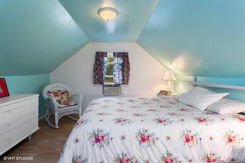 203 E Sycamore St, Three Oaks, MI 49128 photo 13