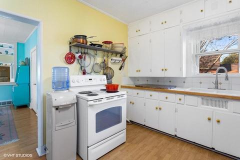 203 E Sycamore St, Three Oaks, MI 49128 photo 9
