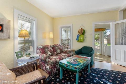 203 E Sycamore St, Three Oaks, MI 49128 photo 6