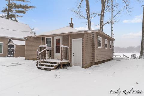 844 W Locust St, White Cloud, MI 49349 photo 4
