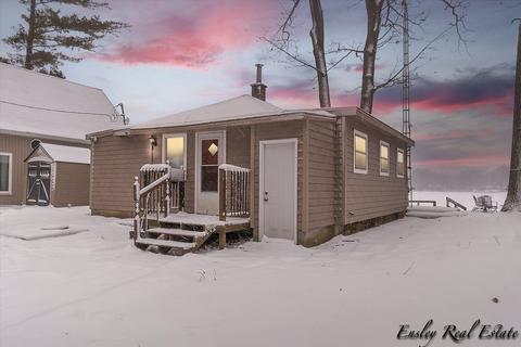 844 W Locust St, White Cloud, MI 49349 photo 1
