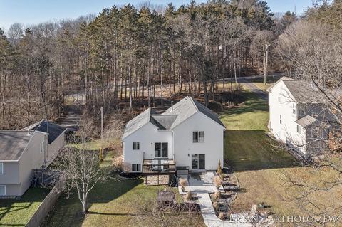 765 Shepard Blvd SE, Lowell, MI 49331 photo 3