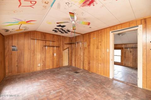 425 Riverside Dr, Constantine, MI 49042 photo 1