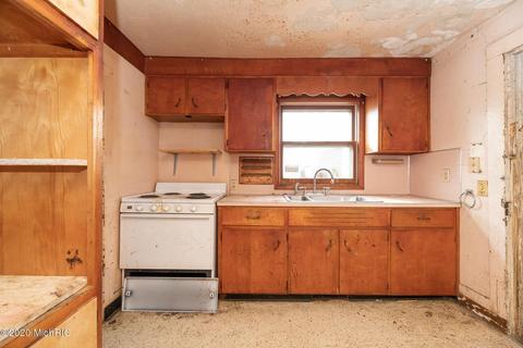 425 Riverside Dr, Constantine, MI 49042 photo 3