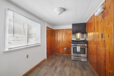 704 Longfellow Ave, Jackson, MI 49202 photo 9