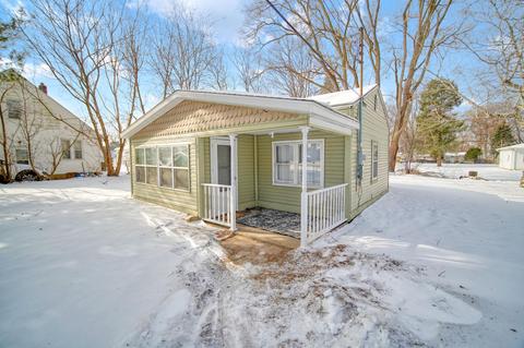 704 Longfellow Ave, Jackson, MI 49202 photo 1