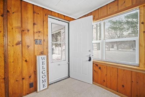 704 Longfellow Ave, Jackson, MI 49202 photo 3