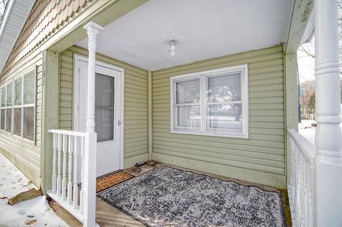 704 Longfellow Ave, Jackson, MI 49202 photo 2
