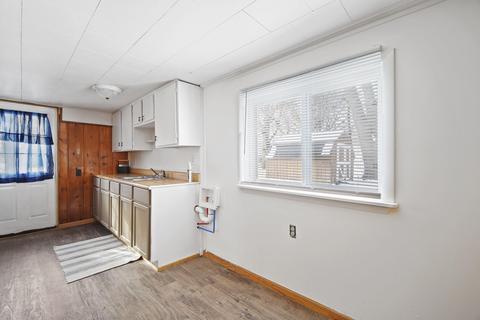 704 Longfellow Ave, Jackson, MI 49202 photo 8