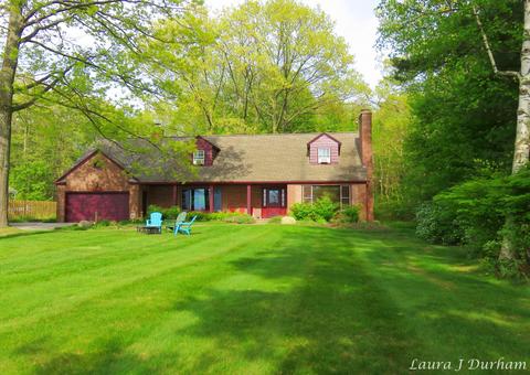 2805 Lakeshore Dr, Fennville, MI 49408
