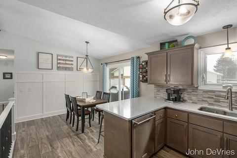 6912 Eric Ave, Jenison, MI 49428 photo 8