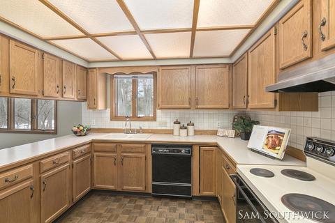 928 Park St, Belding, MI 48809 photo 5