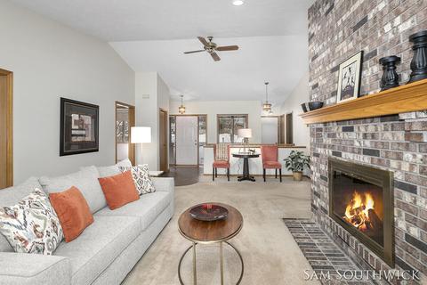 928 Park St, Belding, MI 48809 photo 2