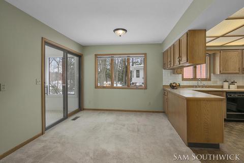 928 Park St, Belding, MI 48809 photo 6