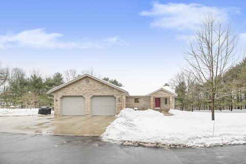 17 2nd St, Plainwell, MI 49080 photo 2