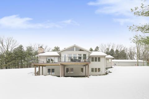 17 2nd St, Plainwell, MI 49080 photo 3
