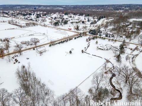 5630 Treebrook Dr NE, Ada, MI 49301 photo 2