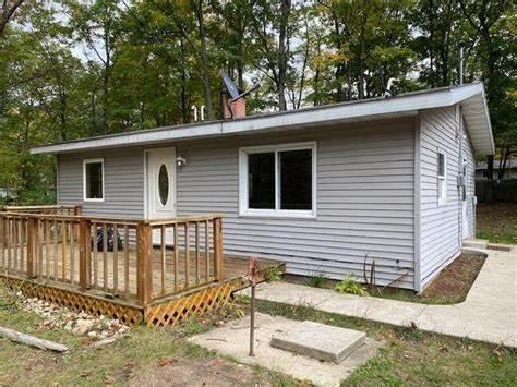 607 Jill St, Harrison, MI 48625 photo 1