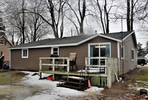 4426 Division St, Mcbride, MI 48852 photo 2