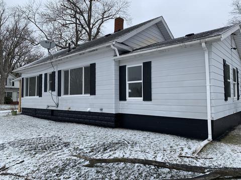 409 Roe St, Buchanan, MI 49107 photo 2