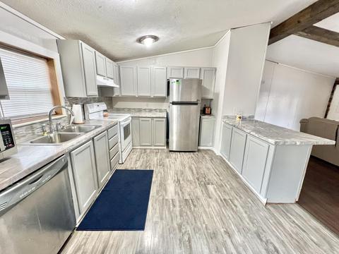 126 Robin Dr, Coldwater, MI 49036 photo 2