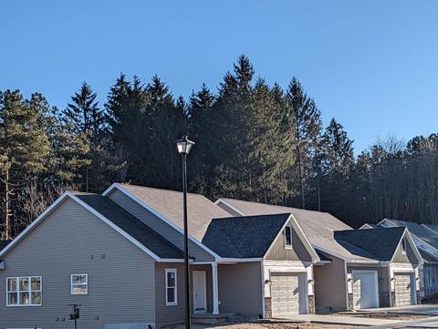 1036 Grosvenor Dr #24, Greenville, MI 48838