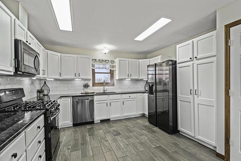 657 M-89, Plainwell, MI 49080 photo 6