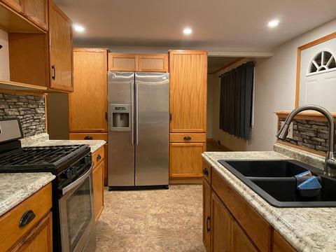 739 N State St, Jackson, MI 49202 photo 3