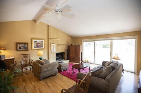 927 Thorntree Blvd, Jackson, MI 49203 photo 2