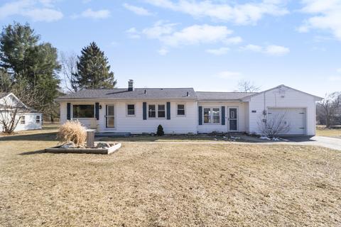 2146 E B Ave, Plainwell, MI 49080 photo 1