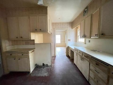 313 Homecrest Rd, Jackson, MI 49201 photo 3