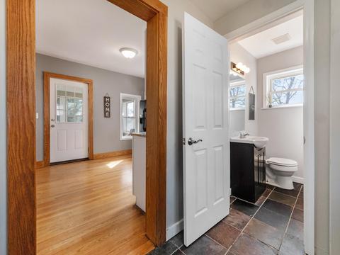 722 Loomis St, Jackson, MI 49202 photo 9