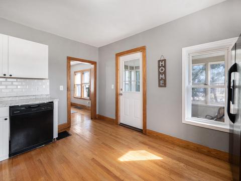 722 Loomis St, Jackson, MI 49202 photo 6