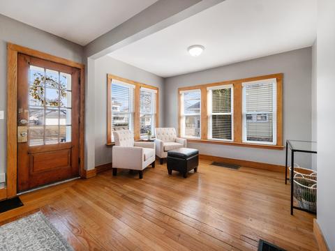 722 Loomis St, Jackson, MI 49202 photo 2