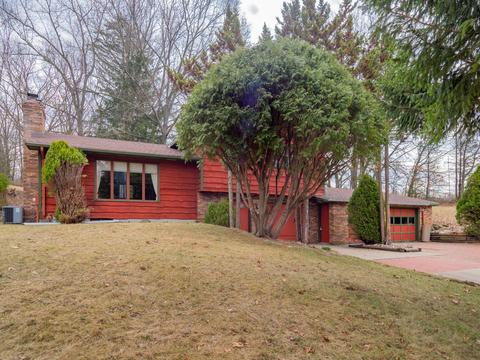 411 6th St, Plainwell, MI 49080 photo 2