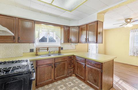 551 Seymour Ave, Jackson, MI 49202 photo 9