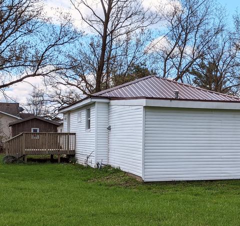 196 Ewing St, Newaygo, MI 49337 photo 2